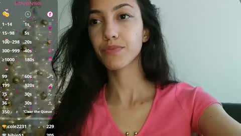 Snapshot of innocentlatiina chatting on 12/27/24, 11:21 Laroa online show from 12/27/24, 11:21