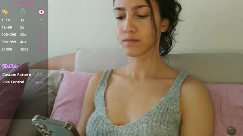 Snapshot of innocentlatiina chatting on 10/03/25, 05:32 Laroa online show from 10/03/25, 05:32