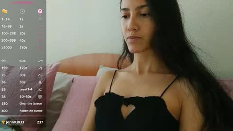 Snapshot of innocentlatiina chatting on 10/07/25, 04:48 Laroa online show from 10/07/25, 04:48