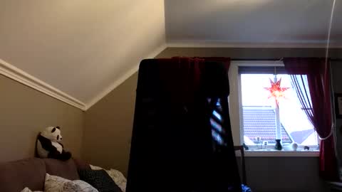 Snapshot of insignia20 chatting on 12/04/25, 11:52 insignia20 online show from 12/04/25, 11:52