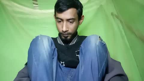 interne8famous online show from 01/09/26, 09:45