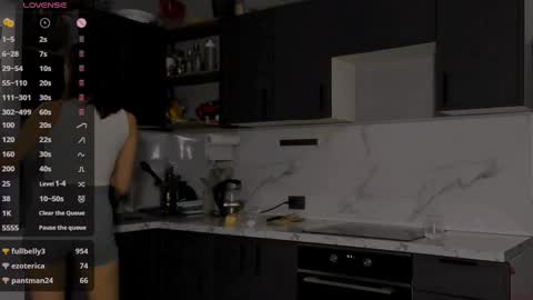 Bernadette  Join  online show from 12/21/24, 02:19