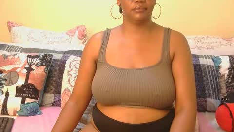 Snapshot of intimacysexy chatting on 05/13/26, 04:10 boniswa caroline online show from 05/13/26, 04:10