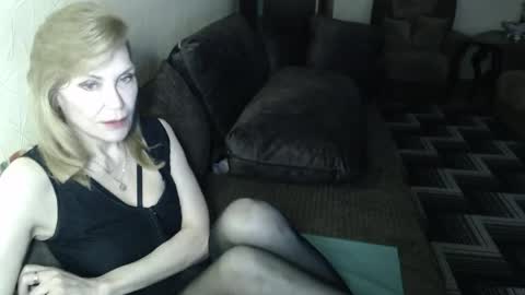 Snapshot of irenalegs chatting on 04/20/26, 03:53 irenalegs online show from 04/20/26, 03:53