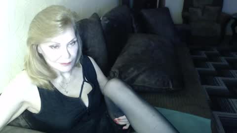 Snapshot of irenalegs chatting on 04/27/26, 04:10 irenalegs online show from 04/27/26, 04:10