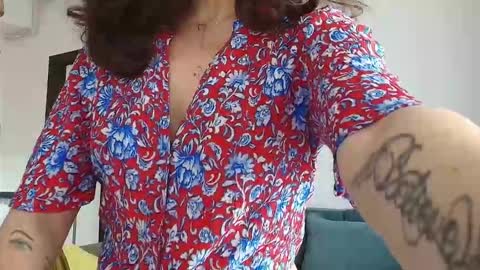 Snapshot of ireneblue_ chatting on 03/25/26, 07:25 Irene online show from 03/25/26, 07:25