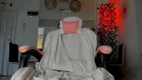 Ir s room online show from 12/18/24, 04:28