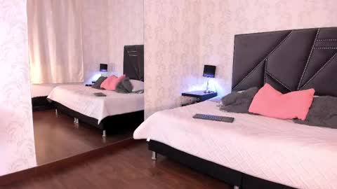 Queen Iris online show from 09/20/25, 05:58