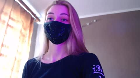 Lily online show from 09/19/25, 11:55