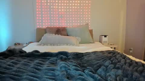 Iris 3 online show from 04/14/26, 01:33