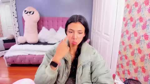 Snapshot of iris_stone_ chatting on 12/03/24, 11:02 Iris online show from 12/03/24, 11:02