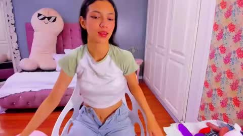 Snapshot of iris_stone_ chatting on 01/16/25, 10:32 Iris online show from 01/16/25, 10:32