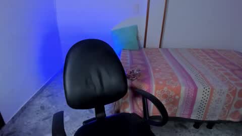 Snapshot of iris_torrez chatting on 09/23/25, 02:09 Iris online show from 09/23/25, 02:09