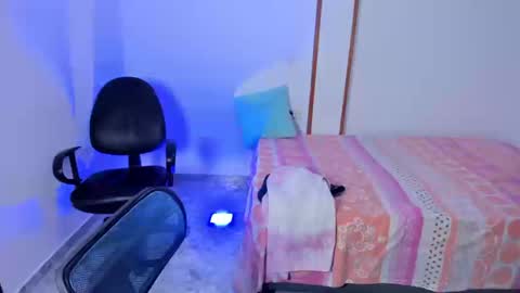 Snapshot of iris_torrez chatting on 09/25/25, 02:21 Iris online show from 09/25/25, 02:21