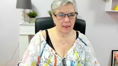 Snapshot of iris_xdesire chatting on 05/21/26, 06:42 I R I S online show from 05/21/26, 06:42