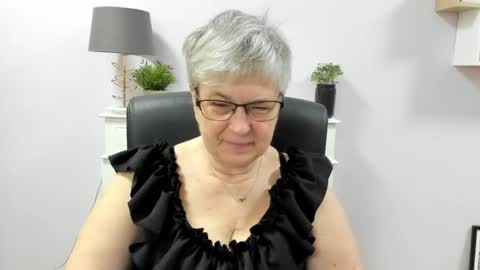 Snapshot of iris_xdesire chatting on 05/28/26, 06:32 I R I S online show from 05/28/26, 06:32
