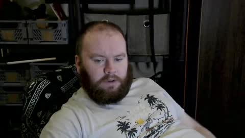 Snapshot of irishdaddy24 chatting on 12/04/24, 03:43 twitter theirishman205 online show from 12/04/24, 03:43