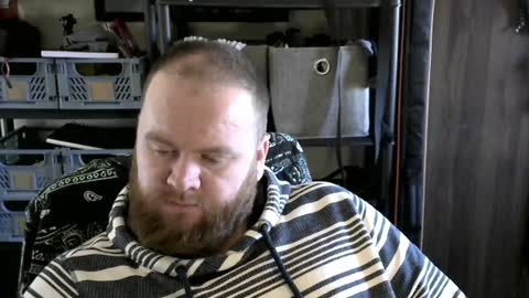 Snapshot of irishdaddy24 chatting on 12/22/24, 01:00 twitter theirishman205 online show from 12/22/24, 01:00