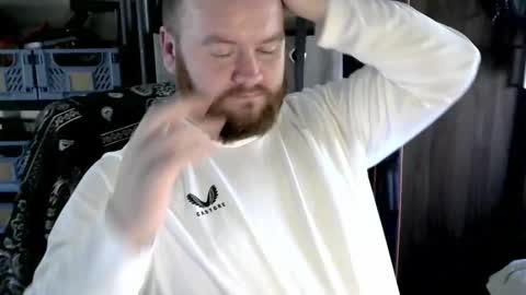 Snapshot of irishdaddy24 chatting on 02/14/25, 03:58 twitter theirishman205 online show from 02/14/25, 03:58