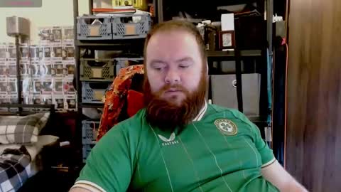 Snapshot of irishdaddy24 chatting on 09/12/25, 12:16 twitter theirishman205 online show from 09/12/25, 12:16