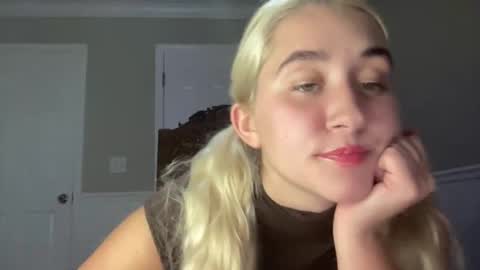 Snapshot of irispink1 chatting on 10/31/25, 12:22 Irispink1 online show from 10/31/25, 12:22