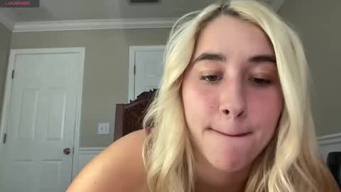 Snapshot of irispink1 chatting on 11/04/25, 08:30 Irispink1 online show from 11/04/25, 08:30