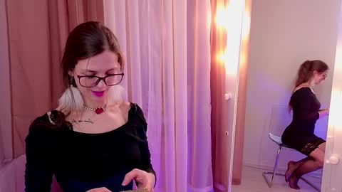 Im your queen Iriss online show from 01/28/25, 12:36