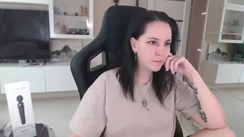 Irwi Tomboy online show from 03/11/25, 12:28