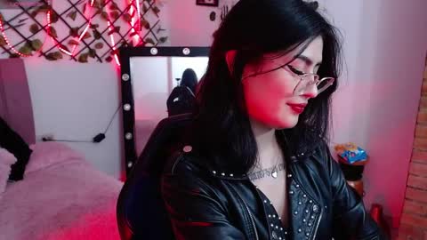 isabela online show from 10/17/25, 03:10