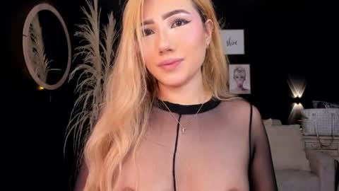 Snapshot of isa_cortes_ chatting on 07/15/26, 02:33 Isa Cortes online show from 07/15/26, 02:33