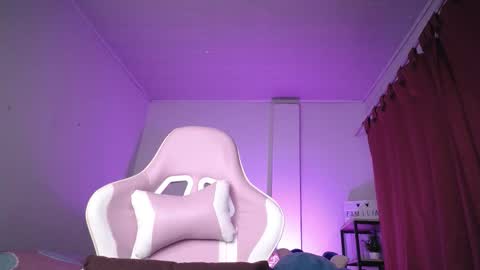 Isabella  online show from 10/30/25, 10:27