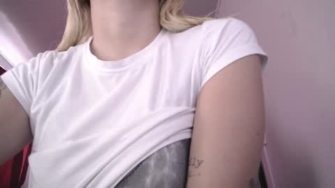 Isabella  online show from 04/19/26, 05:45