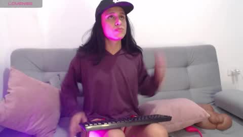 Isabella Hall online show from 03/06/25, 11:53