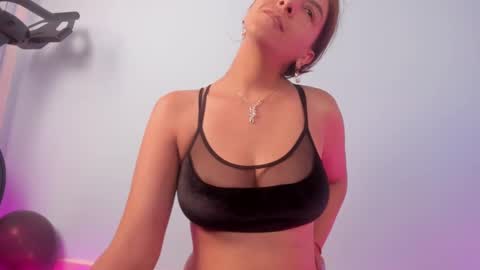 Isabella online show from 03/01/25, 06:32