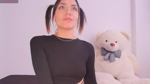 Isabella Laurentt  online show from 02/13/25, 06:05