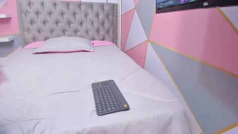    online show from 02/19/25, 02:44