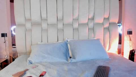 Isa  online show from 04/07/26, 04:13