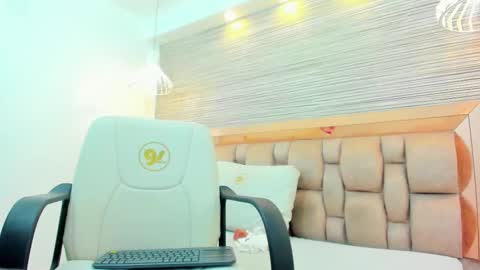 Isa online show from 10/27/25, 07:51