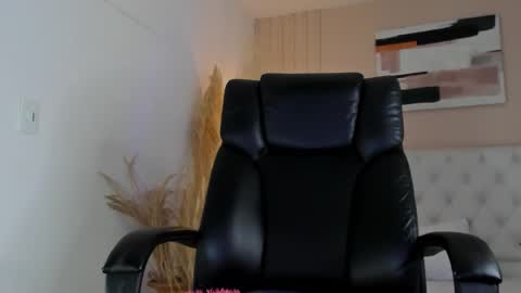 isaac_cryston online show from 01/06/26, 08:01