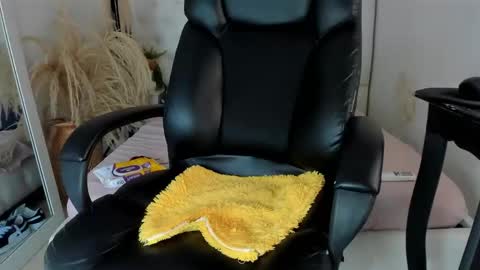 Snapshot of isaac_cryston chatting on 02/18/26, 09:22 isaac_cryston online show from 02/18/26, 09:22