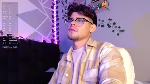 Snapshot of isaac_saenz chatting on 12/08/24, 04:46 Isaac Saenz. online show from 12/08/24, 04:46