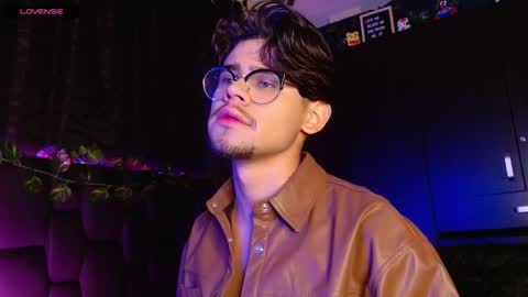 Snapshot of isaac_saenz chatting on 01/19/25, 09:55 Isaac Saenz. online show from 01/19/25, 09:55