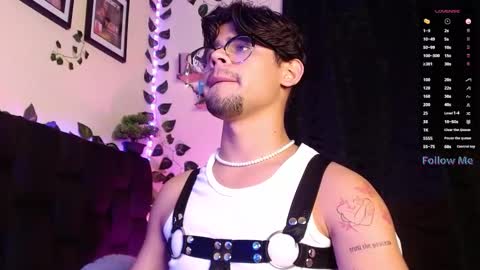 Snapshot of isaac_saenz chatting on 02/14/25, 01:34 Isaac Saenz. online show from 02/14/25, 01:34