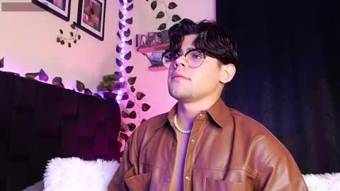 Snapshot of isaac_saenz chatting on 03/12/25, 11:01 Isaac Saenz. online show from 03/12/25, 11:01