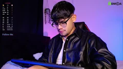 Snapshot of isaac_saenz chatting on 10/15/25, 11:38 Isaac Saenz. online show from 10/15/25, 11:38