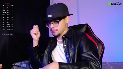 Snapshot of isaac_saenz chatting on 11/01/25, 10:01 Isaac Saenz. online show from 11/01/25, 10:01