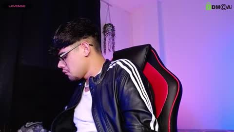 Snapshot of isaac_saenz chatting on 11/06/25, 12:55 Isaac Saenz. online show from 11/06/25, 12:55