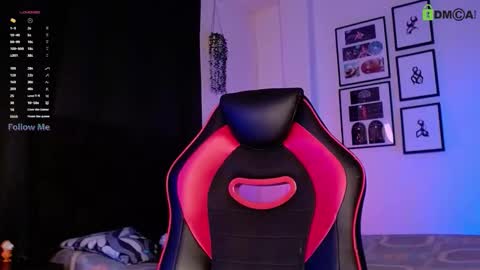 Snapshot of isaac_saenz chatting on 11/22/25, 12:09 Isaac Saenz. online show from 11/22/25, 12:09