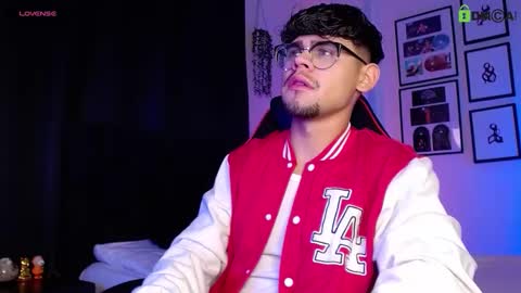 Snapshot of isaac_saenz chatting on 12/04/25, 12:31 Isaac Saenz. online show from 12/04/25, 12:31