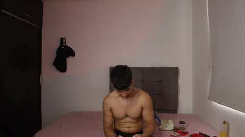Snapshot of isaac_sttone01 chatting on 05/26/26, 10:28 muscle isaac online show from 05/26/26, 10:28